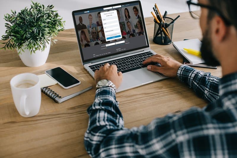 Use LinkedIn to generate leads during COVID-19